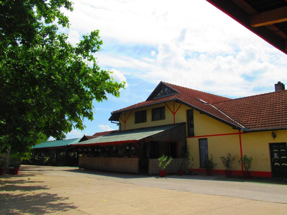 Fogado Palic Exterior photo